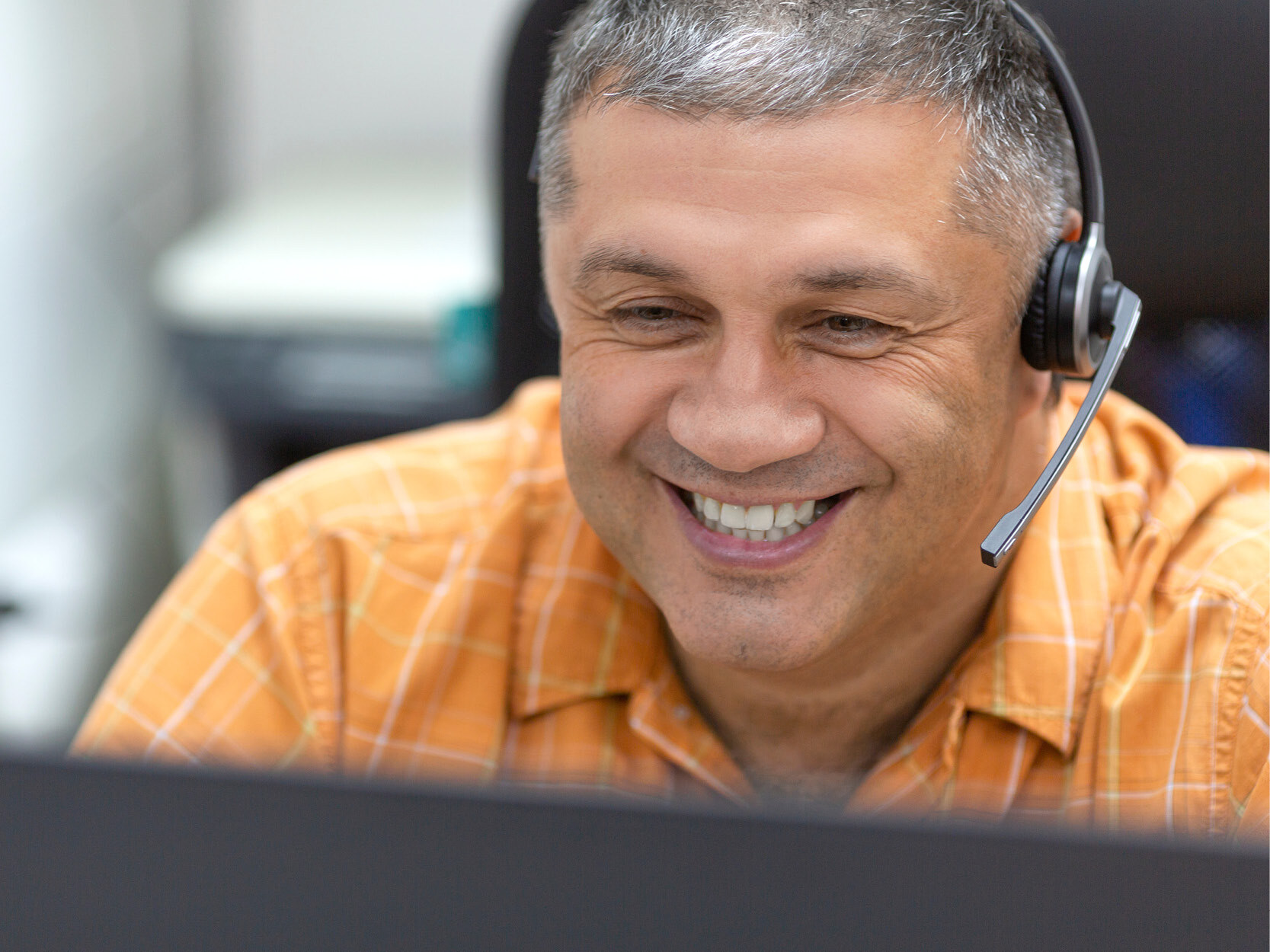 A support agent wearing a headset and resolving issues with a customer